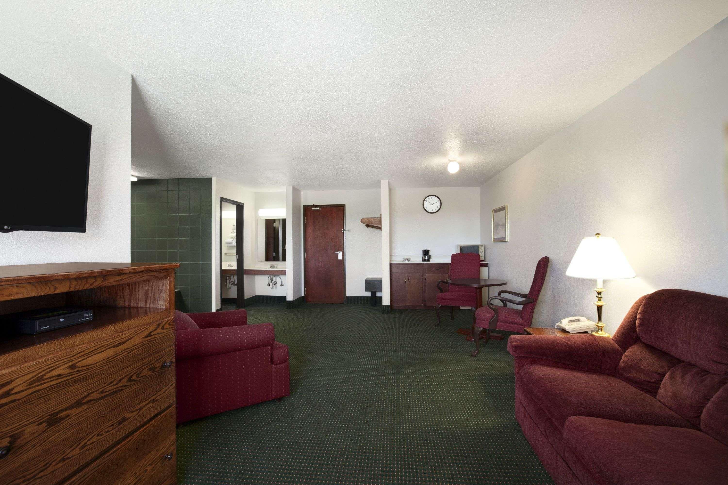 Super 8 By Wyndham Bowling Green Exterior photo