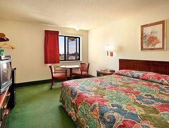 Super 8 By Wyndham Bowling Green Room photo