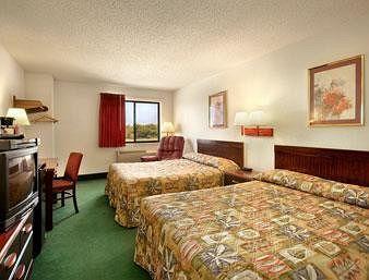 Super 8 By Wyndham Bowling Green Room photo